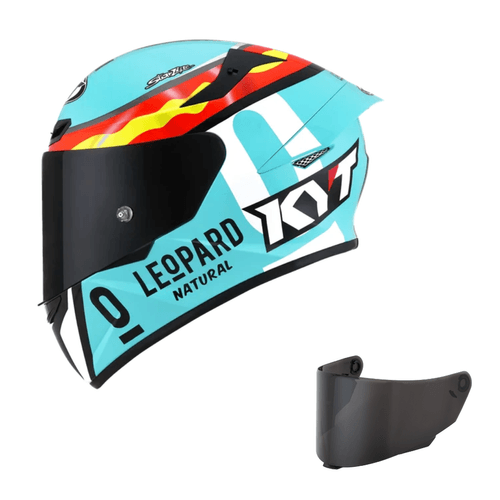 Capacete kyt dalla porta